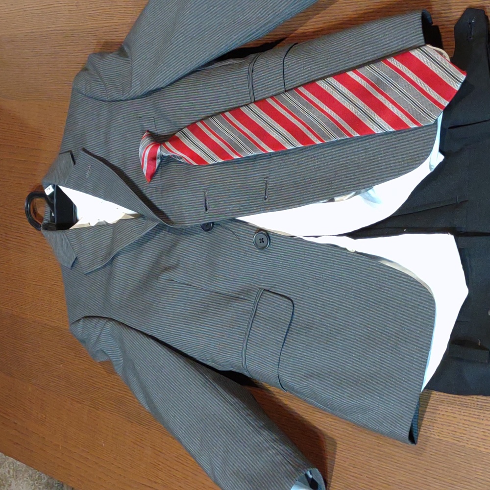 💋 Boys Size 8 Sports Coat by Joseph &Fiess. Tossing in 👔 and 👖